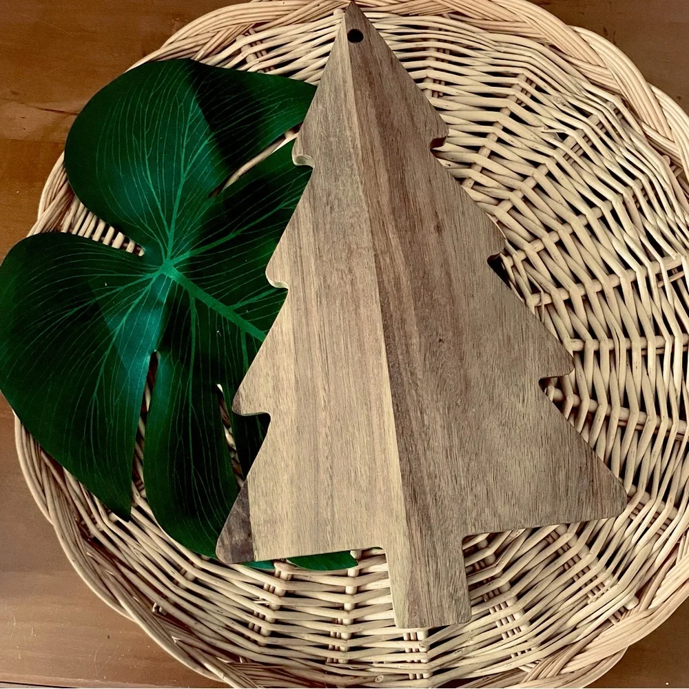 Robert Stanley Home Collection Acacia Wood Tree Charcuterie Board Holiday NWT